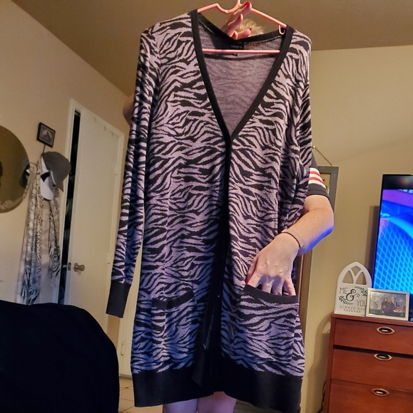 Grey&Black Zebra Duster Button-Up Cardi Sz2 Torrid - Picture 2 of 3